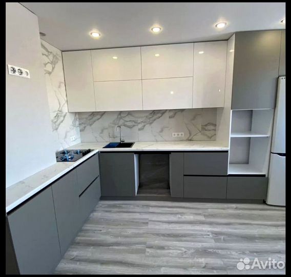 Кухня с барной стойкой