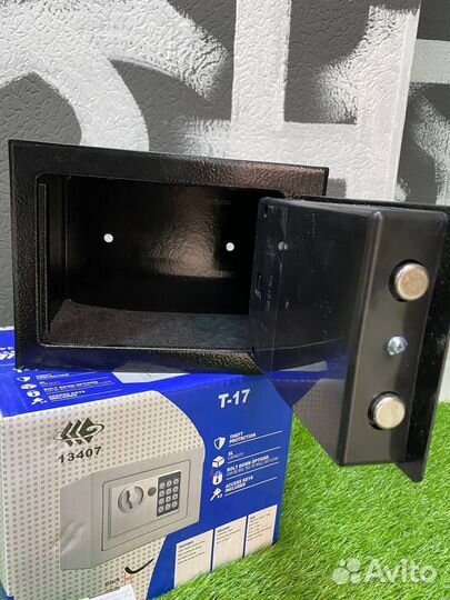 Сейф С электронным кодовым замком