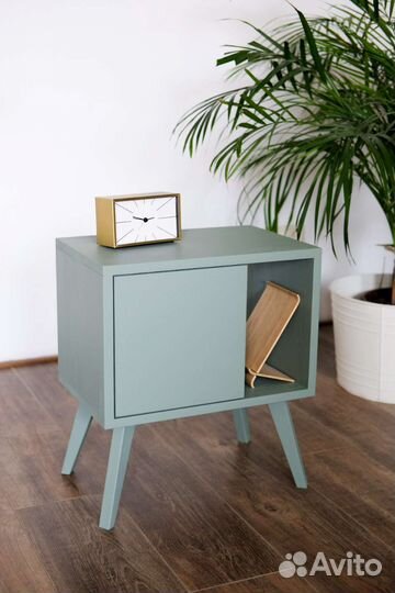 Тумба прикроватная из массива