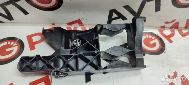 Кронштейн фары левый Audi A6 4G CGW 18.04.2011