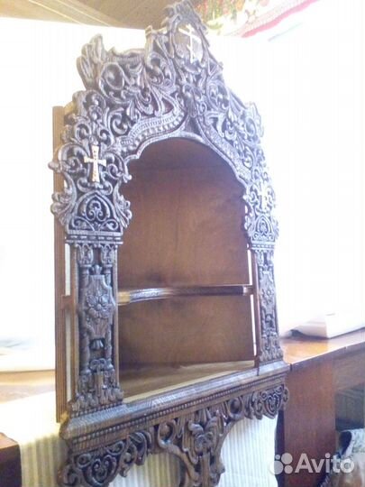 Резная полка под иконы киот