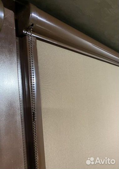 Рулонные шторы блэкаут в коробе Y2394