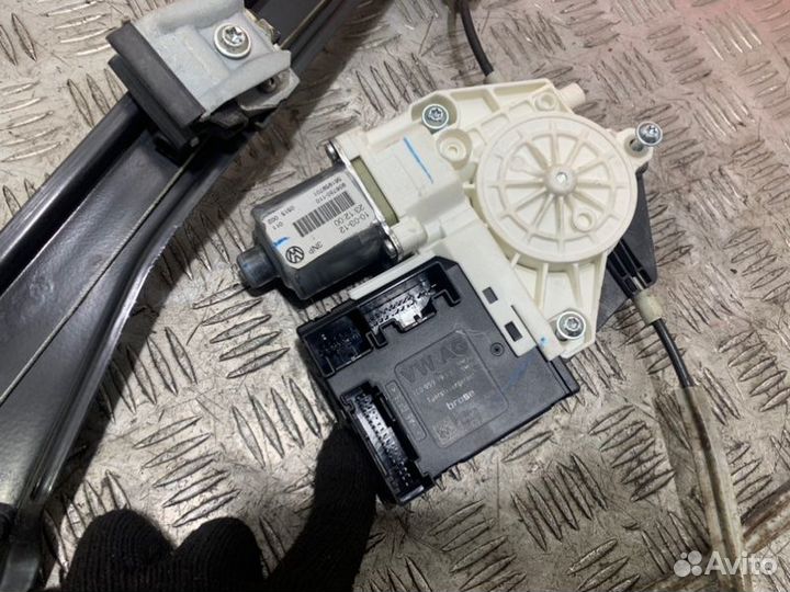 Стеклоподъемник передний правый Volkswagen Jetta 6