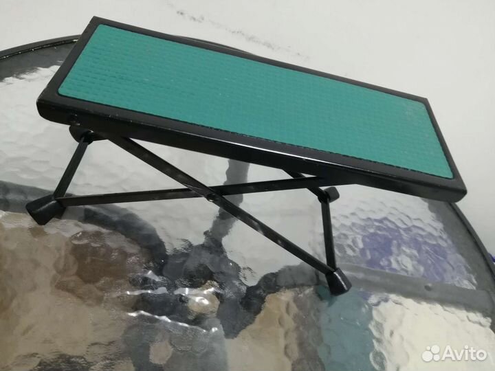 Подставка под ногу гитариста