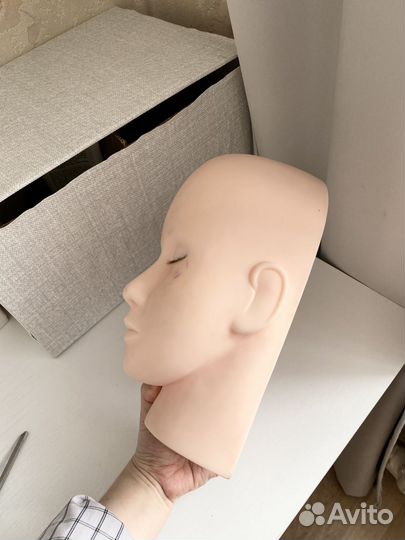 Манекен с натуральными ресницами