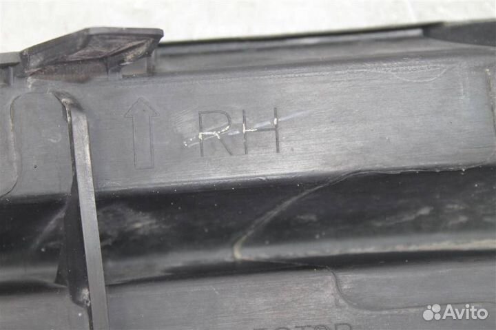 Решетка в бампер правая Nissan Sentra B17