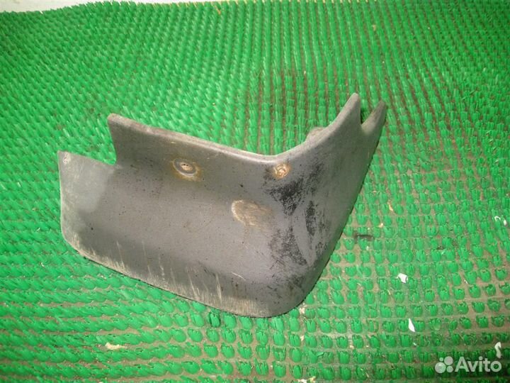 Брызговик передний правый Honda Civic 5D (FN) 2008