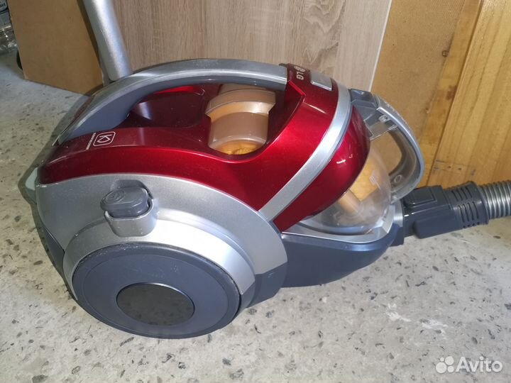 Пылесос LG kompressor VK89382HU