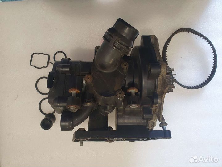 Термостат в сборе с помпой