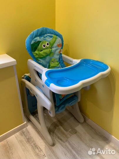 Детская кроватка с маятником