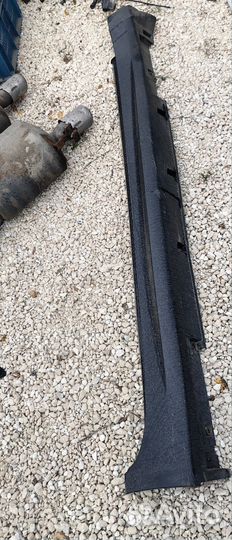 Правая накладка порога черная на Инфинити м37