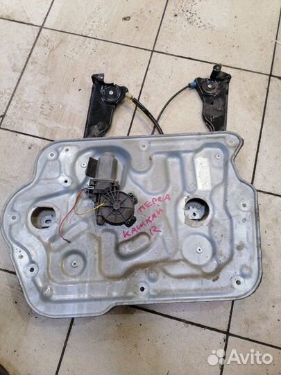 Стеклоподъемник передний правый Nissan Qashqai J10