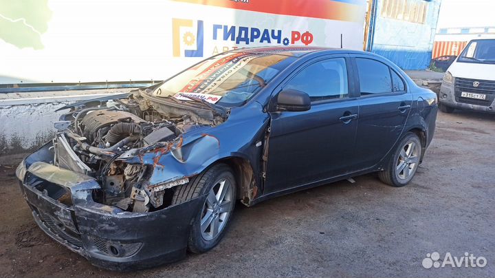 Фонарь задний наружный левый Mitsubishi Lancer X (CY) 8330A555. Дефекты