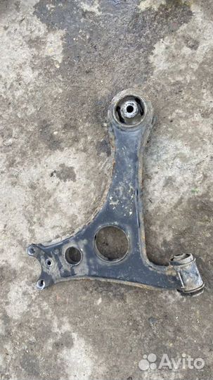 Рычаг передний нижний правый Mercedes W168