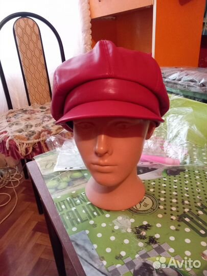 Кожаная шапка женская