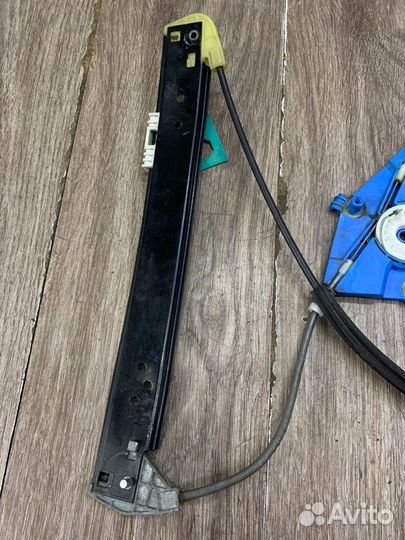 Стеклоподъемник задний правый Volkswagen Touareg