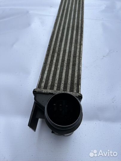 Радиатор интеркулер BMW E39 / E38 17512247359