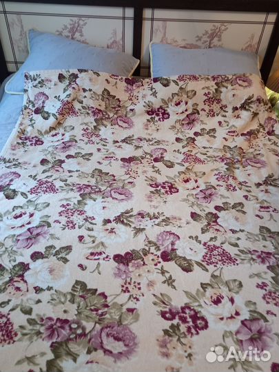 Пледы и покрывало бу