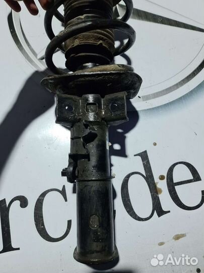 Передний амортизатор Mercedes W204 4Matic