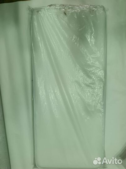 Детская кроватка с маятником