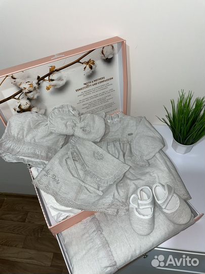 Комплект на выписку для девочки