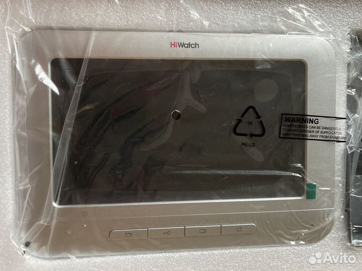 Видеодомофон HiWatch DS-D100KF