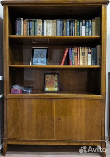 Шкаф книжный Либертатеа. libertatea cluj, Румыния