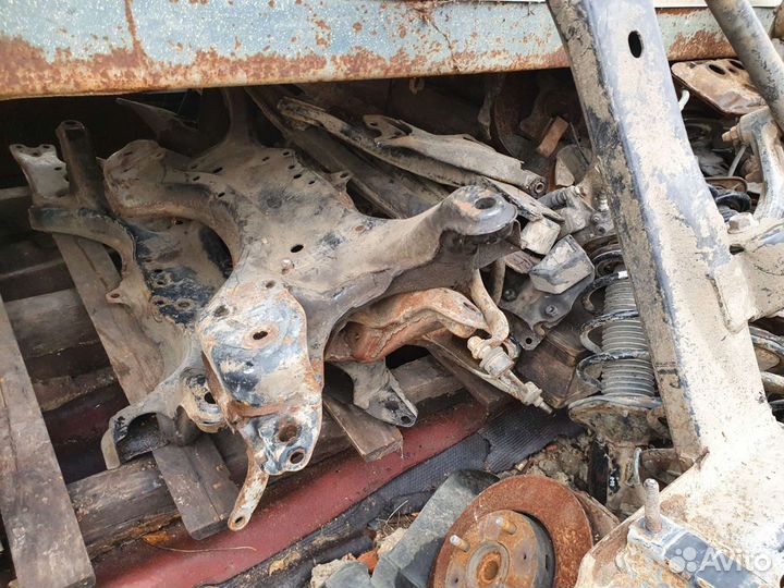 Подрамник с рычагами на джили эмгранд