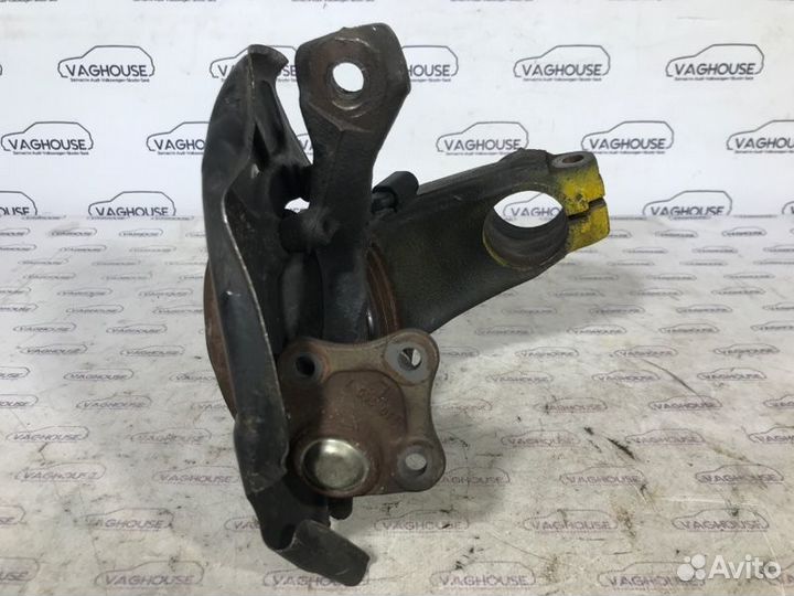 Кулак поворотный передний Volkswagen Golf 4