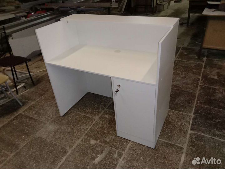 Стойка ресепшн, новая