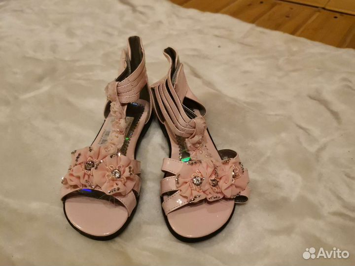 Босоножки для девочки новые 33