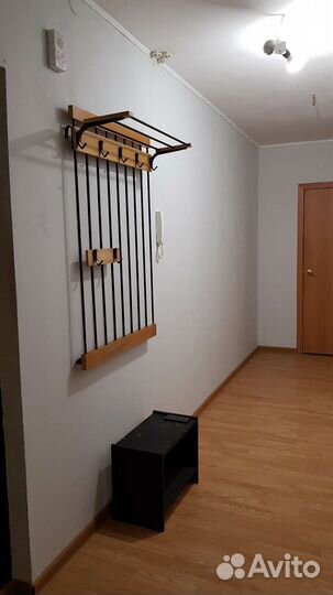 Вешалка для одежды настенная