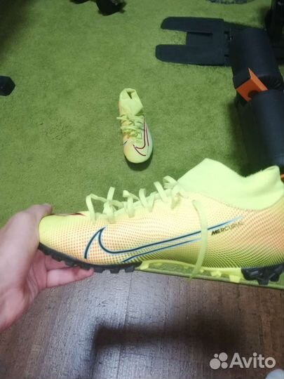 Футбольные бутсы nike