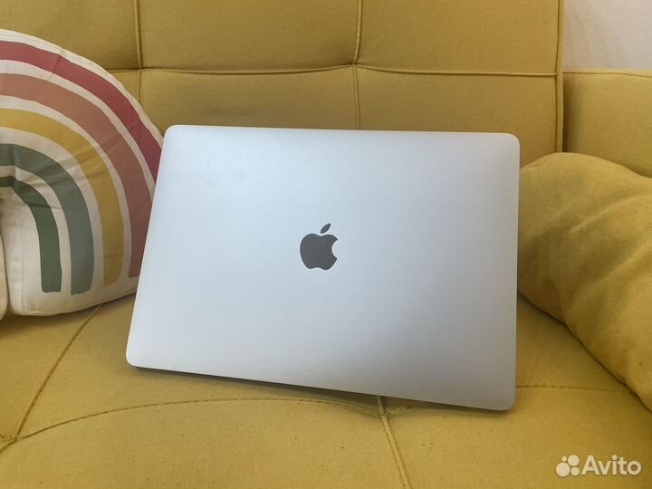 Топовый macbook pro 13 2019 Core i7 16Gb 512SSD