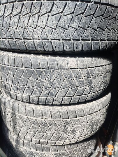 Bridgestone Blizzak DM-V2 215/70 R16 100S