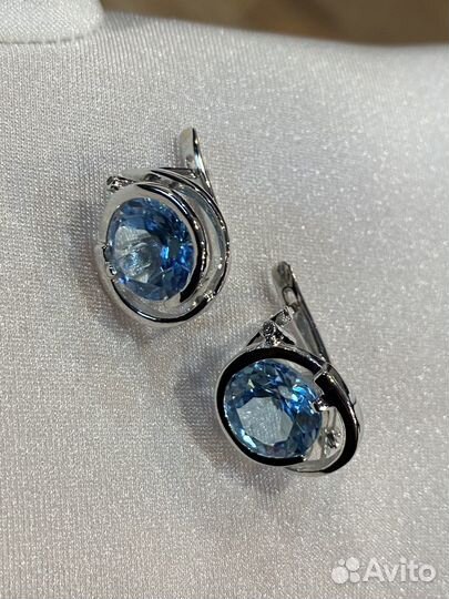 Золотые серьги с топазами