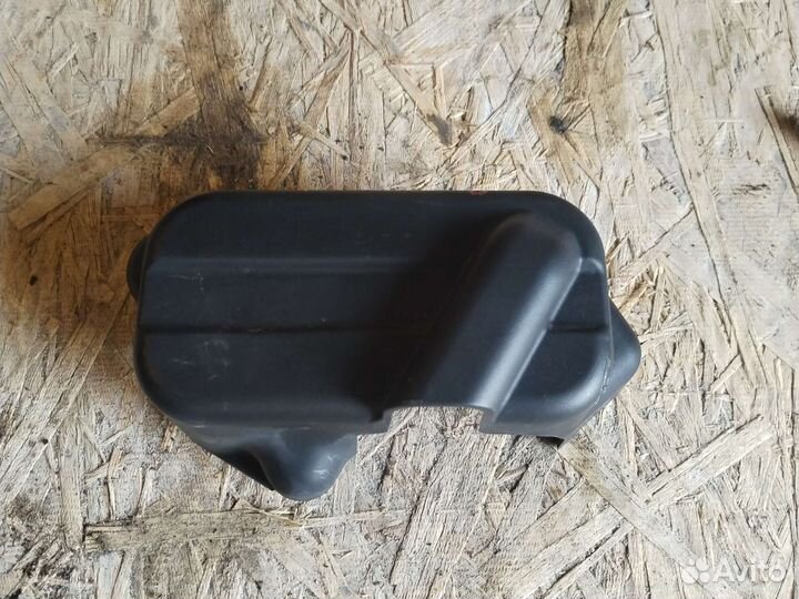 Bmw накладка масляного стакана