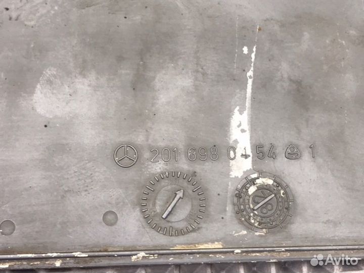 Накладка задняя правая Mercedes-Benz 190E W201