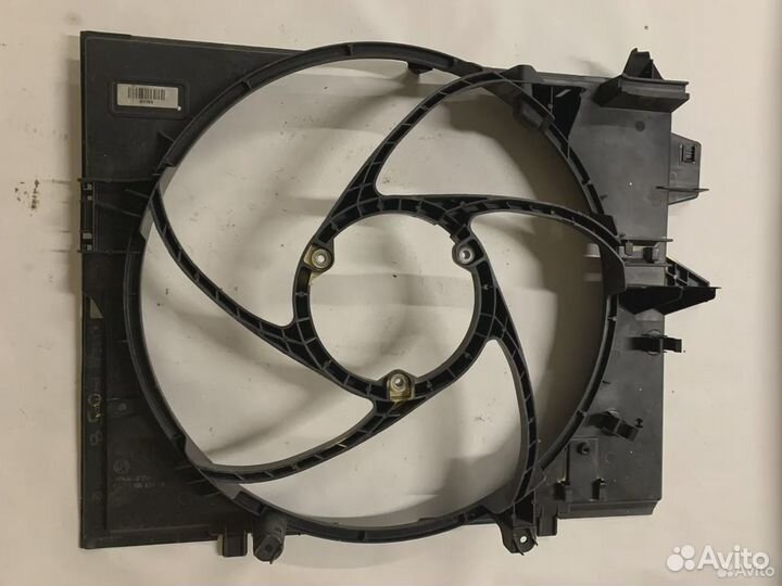 Корпус вентилятора охлаждения Bmw E60