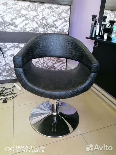 Парикмахерское кресло