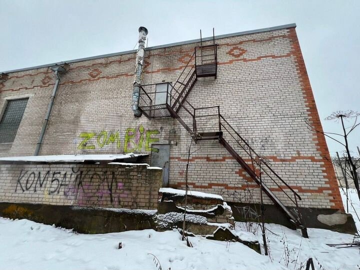 Здание 1006.7 м² с землей общ. площадью 9993 м²