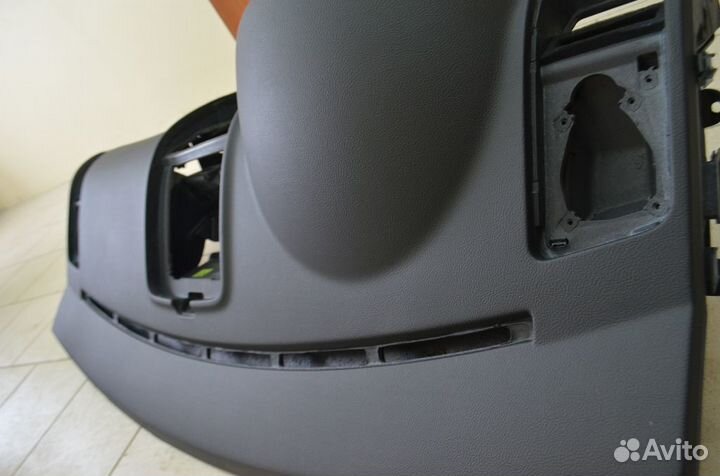 Торпедо панель приборов Volkswagen Touran