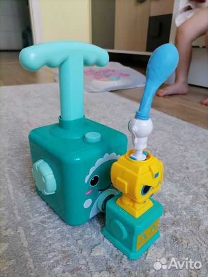 Реактивная машинка на воздушных шарах