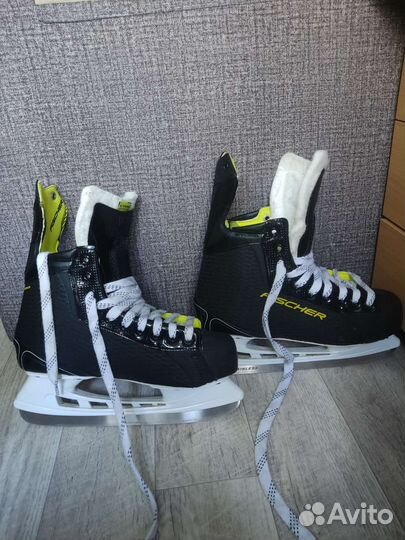 Коньки хоккейные
