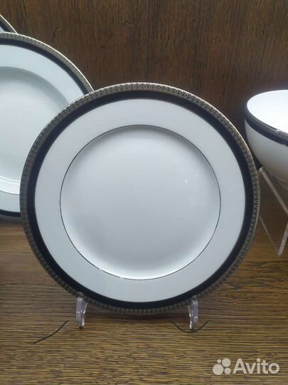 Набор столовой посуды новый vip