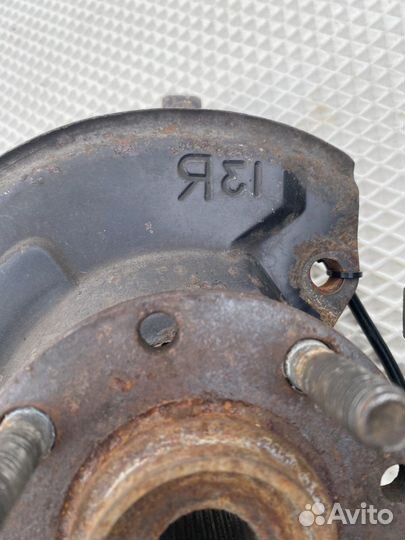 Кулак правый mitsubishi carisma дорест 4х100