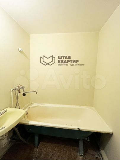 Комната 8,3 м² в 4-к., 2/9 эт.