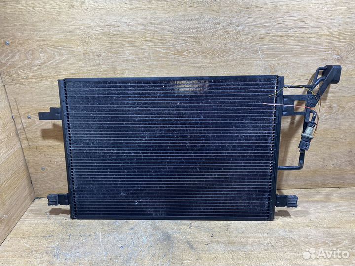 Радиатор кондиционера VW Passat B5 + W8 128463