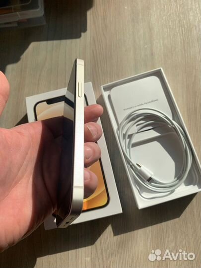 Телефон iPhone 12
