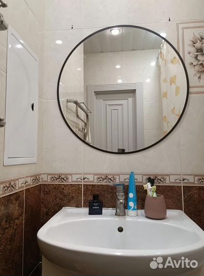 Зеркало в алюминиевой раме